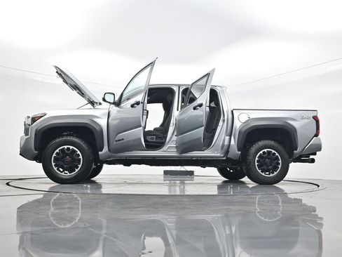 Used 2024 Toyota Tacoma TRD Off-Road AWD/4WD image 44