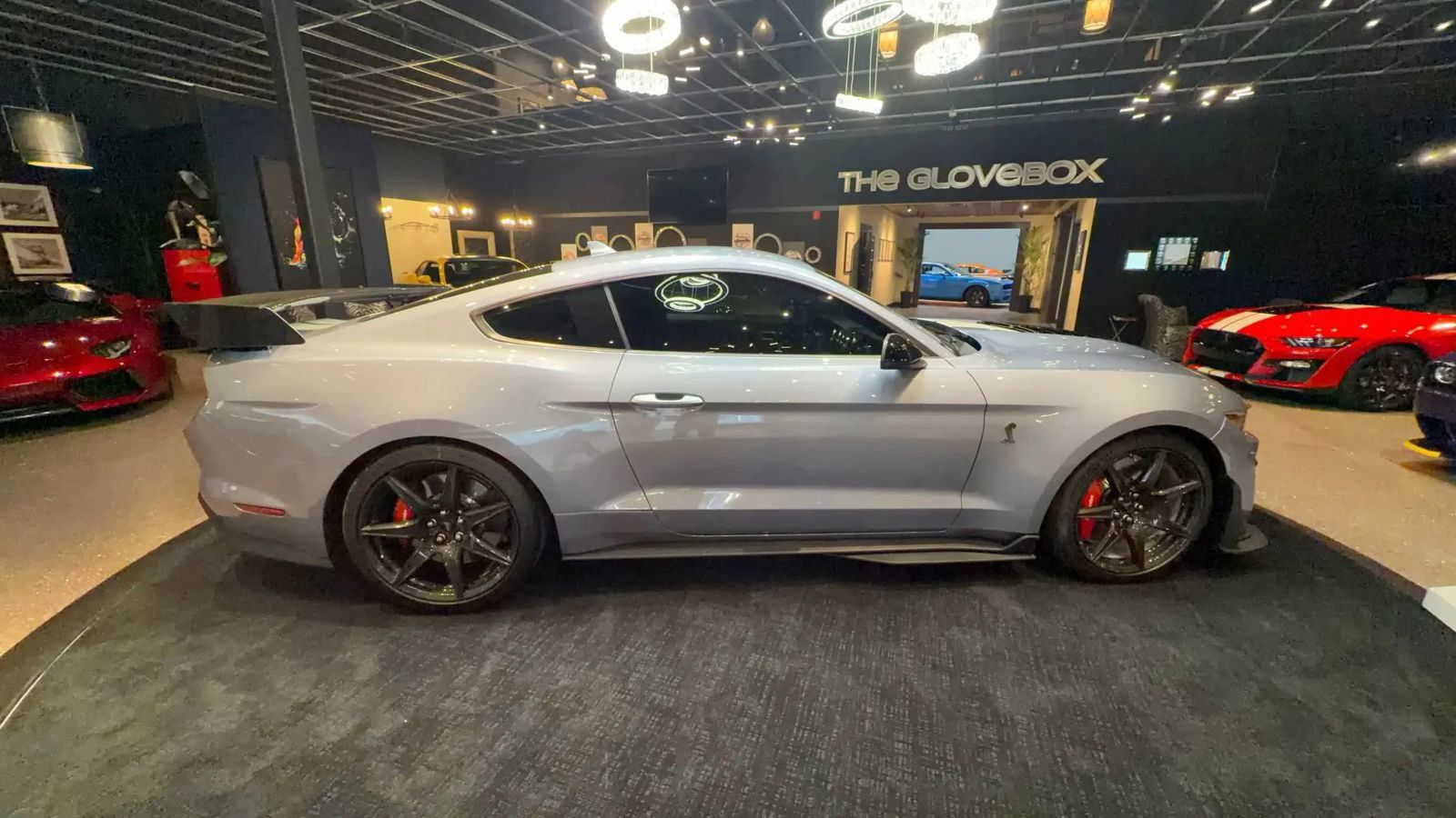 Used 2022 Ford Mustang Shelby GT500 w/ Carbon Fiber Track Pack RWD image 6