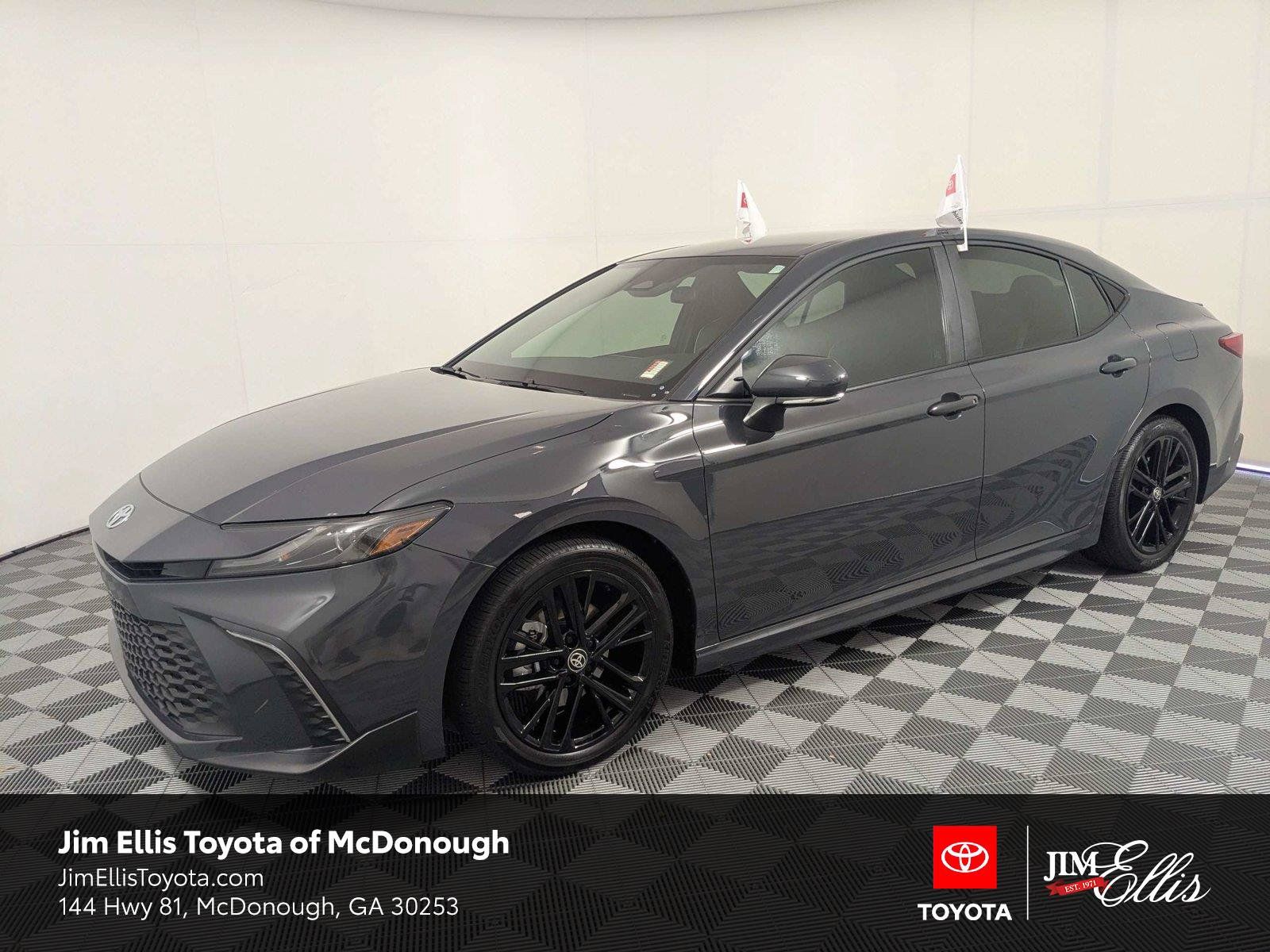 Used 2026 Toyota Camry SE FWD image 1