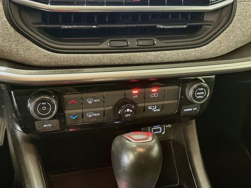 Used 2023 Jeep Compass Latitude w/ Sun and Sound Group AWD/4WD image 23