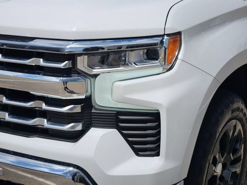 Used 2022 Chevrolet Silverado 1500 LTZ w/ Z71 Off-Road Package AWD/4WD image 9