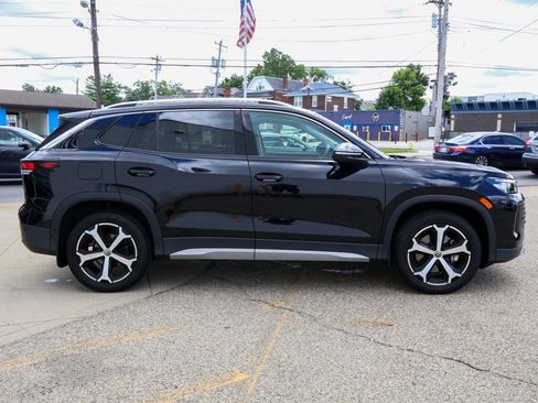 Used 2025 Volkswagen Tiguan SE w/ Panoramic Sunroof Package AWD/4WD image 6