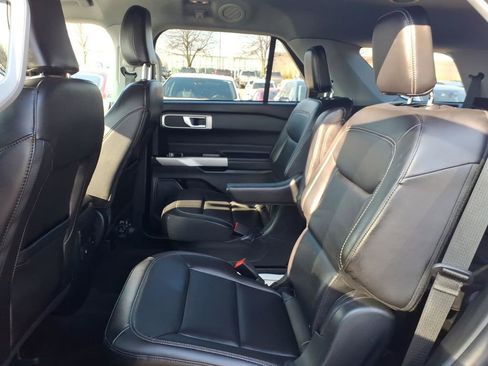 Used 2023 Ford Explorer XLT w/ Equipment Group 202A AWD/4WD image 8
