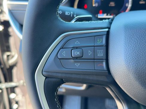 New 2025 Jeep Grand Cherokee L Laredo image 17