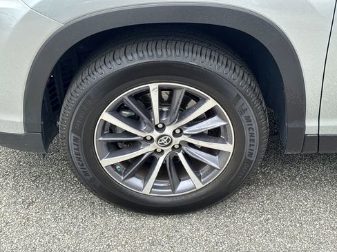 Used 2019 Toyota Highlander XLE FWD image 11