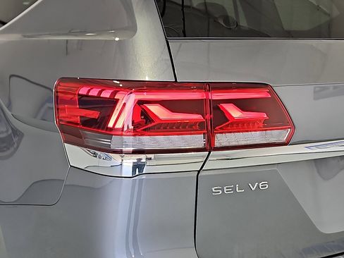 Certified 2023 Volkswagen Atlas SEL Premium AWD/4WD image 7