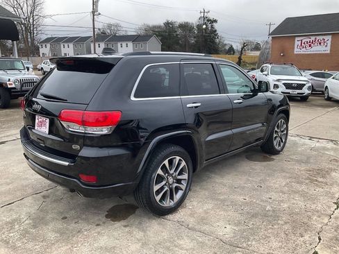 Used 2017 Jeep Grand Cherokee Overland image 3