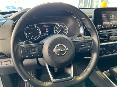 Used 2025 Nissan Pathfinder SV image 28