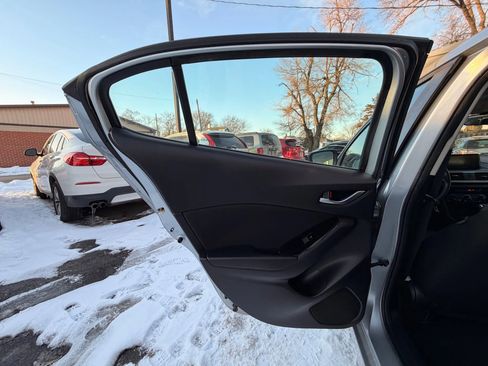 Used 2017 MAZDA MAZDA3 Sport image 15