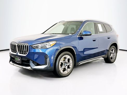 Used 2025 BMW X1 xDrive28i AWD/4WD image 3