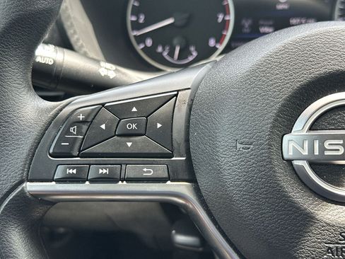 Used 2024 Nissan Sentra SV FWD image 29