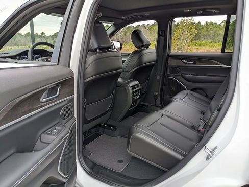 New 2026 Jeep Grand Cherokee Limited w/ Limited Altitude Package RWD image 37