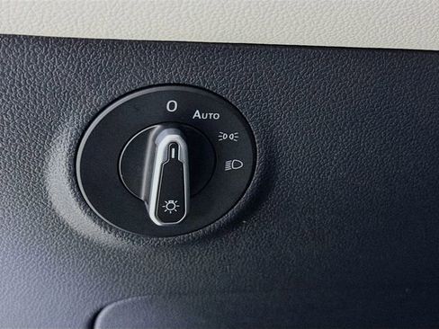 Used 2025 Volkswagen Taos SEL image 10