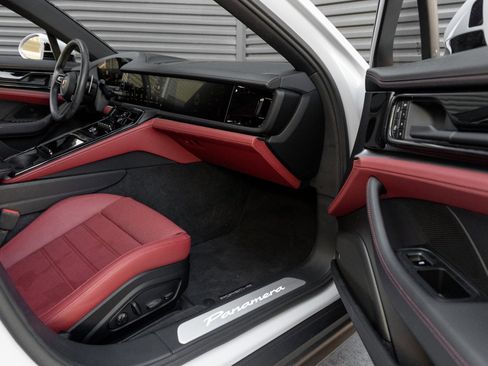 Certified 2025 Porsche Panamera image 34