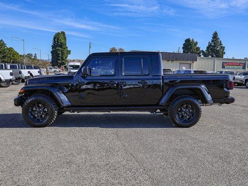 Used 2023 Jeep Gladiator Willys image 9