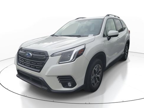 Used 2024 Subaru Forester Premium AWD/4WD image 3