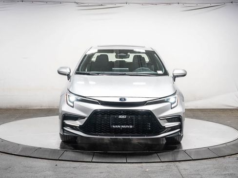 Used 2024 Toyota Corolla SE w/ SE Package FWD image 6