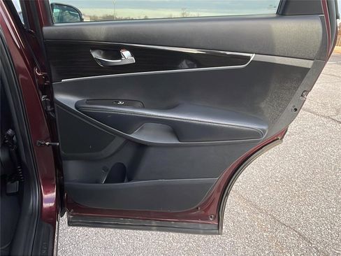 Used 2020 Kia Sorento AWD V6 image 15