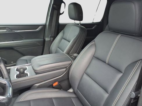 Used 2024 GMC Acadia Elevation image 11