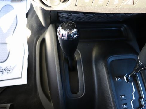 Used 2017 Jeep Wrangler Sahara image 24