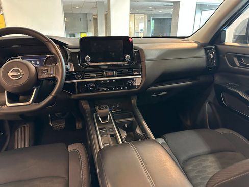Used 2025 Nissan Pathfinder SV FWD image 37