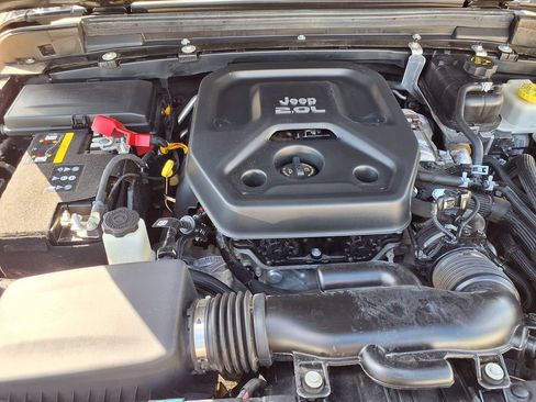 Used 2022 Jeep Wrangler Unlimited Sahara w/ Cold Weather Group AWD/4WD image 37
