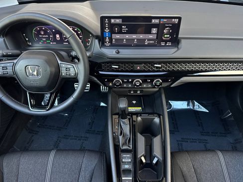 Used 2025 Honda Accord Sport image 15