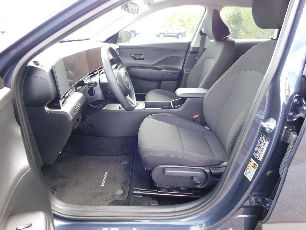 Used 2026 Hyundai Kona SE FWD image 12