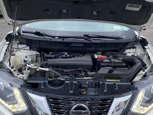 Used 2018 Nissan Rogue SV w/ Premium Package AWD/4WD image 2