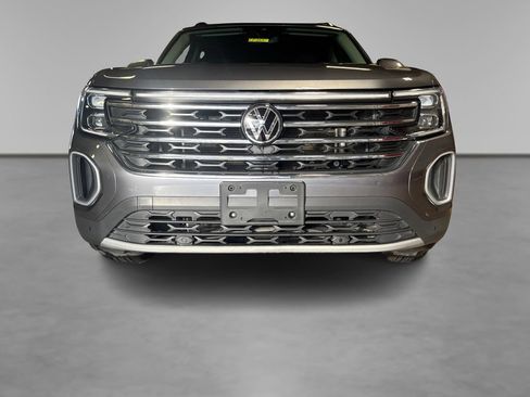 Used 2025 Volkswagen Atlas SE AWD/4WD image 12