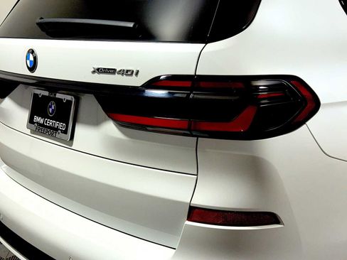 Certified 2024 BMW X7 xDrive40i w/ M Sport Package image 29