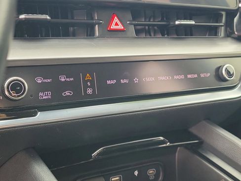 Used 2024 Kia Sportage EX image 23