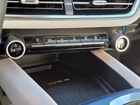 New 2026 Chevrolet Equinox EV LT image 10