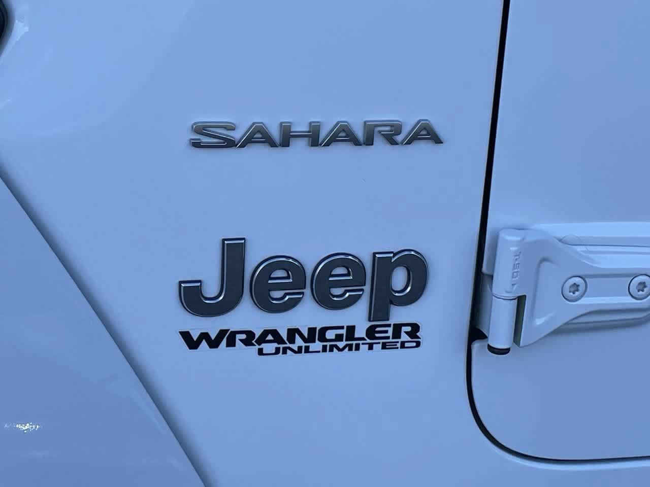 Used 2018 Jeep Wrangler Unlimited Sahara AWD/4WD image 38