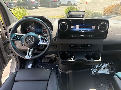 Certified 2025 Mercedes-Benz Sprinter 2500 image 11