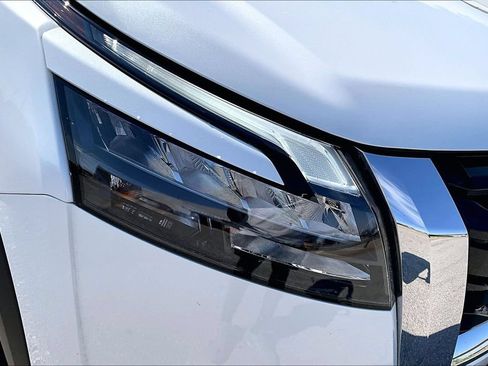 Used 2025 Nissan Pathfinder SL FWD image 27