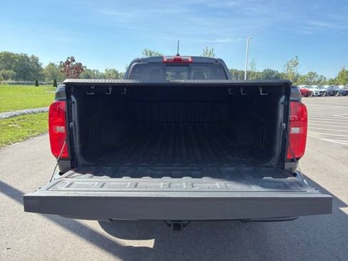 Used 2017 Chevrolet Colorado LT w/ LT Convenience Package RWD image 11
