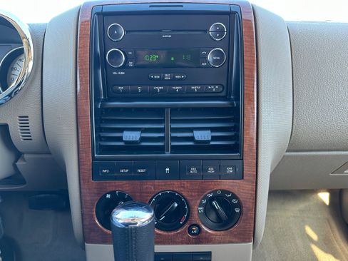 Used 2010 Ford Explorer Eddie Bauer image 14