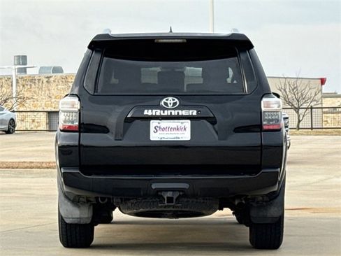 Used 2016 Toyota 4Runner SR5 Premium image 8