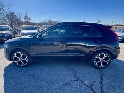 Certified 2023 Kia Niro EX Touring image 2