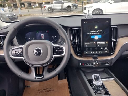 New 2026 Volvo XC60 B5 Ultra w/ Climate Package image 24