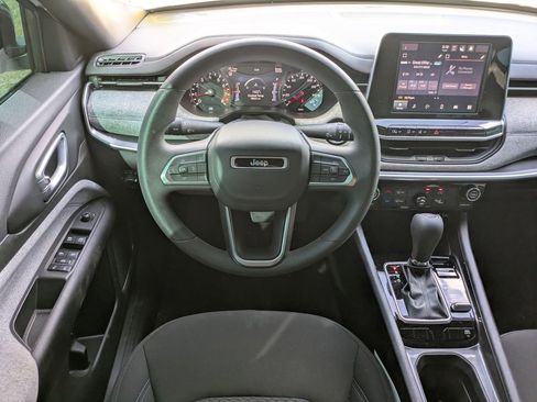 Used 2025 Jeep Compass Sport w/ Mopar Graphics Package image 15