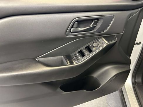 Used 2024 Nissan Rogue S AWD/4WD image 16