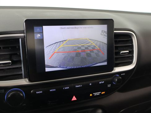 Used 2024 Hyundai Venue SEL FWD image 6