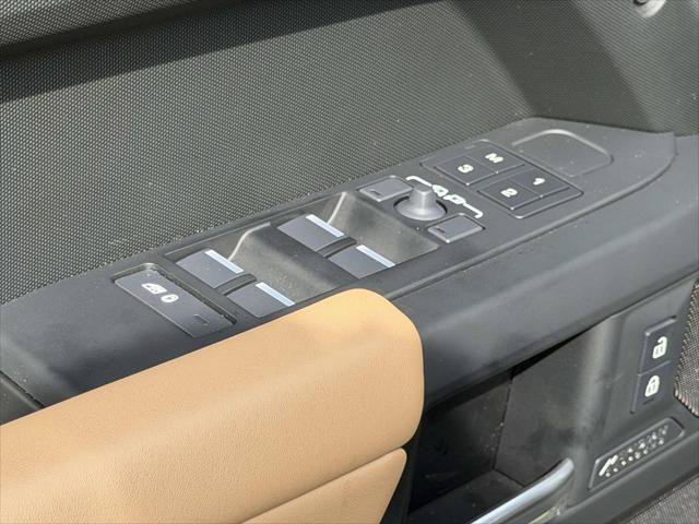 Used 2026 Land Rover Defender 110 X-Dynamic SE AWD/4WD image 19