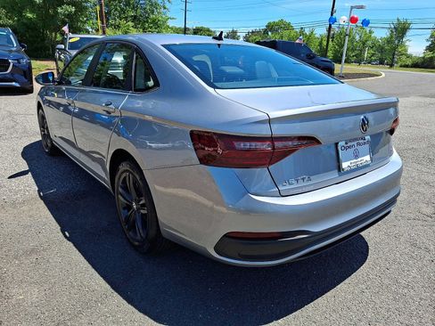 Used 2023 Volkswagen Jetta SE FWD image 4