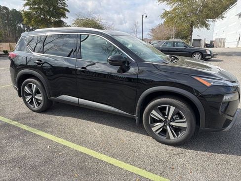 Used 2025 Nissan Rogue SL image 12