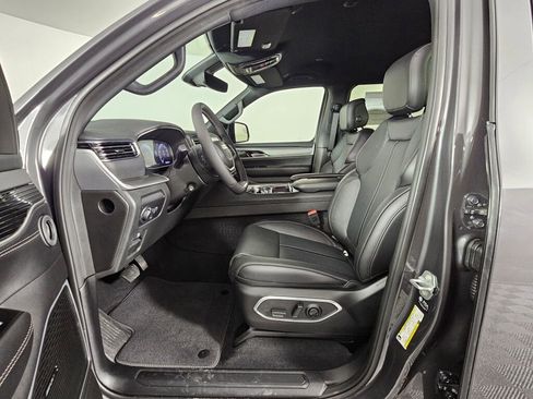 New 2026 Jeep Grand Wagoneer L 4WD w/ HD Trailer Tow Package image 17