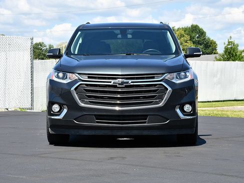 Used 2018 Chevrolet Traverse LT FWD image 2