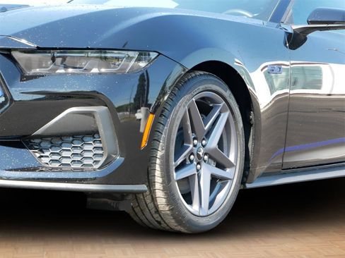 Used 2025 Ford Mustang GT Premium image 9